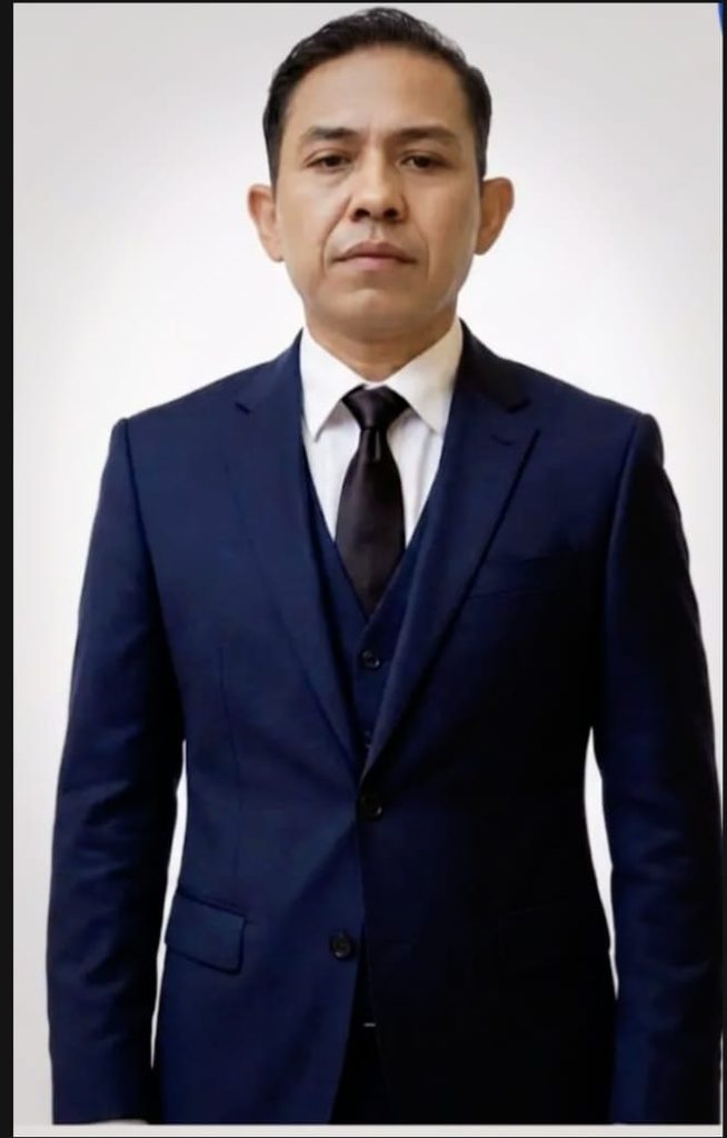 Amru Siregar SH berharap Kapolri Yang baru Komjen Pol Drs Suyudi Ario Seto dapat membuktikan Tema yang beliau usung saat Fit  and Proper Test  POLRI BERSAMA RAKYAT.  Sebuah janji sederhana yang dinanti 280 juta jiwa. Semoga bukan sekedar jargon di ruang ber-AC Senayan, tapi jadi kenyataan di seluruh Indonesia . Amin."